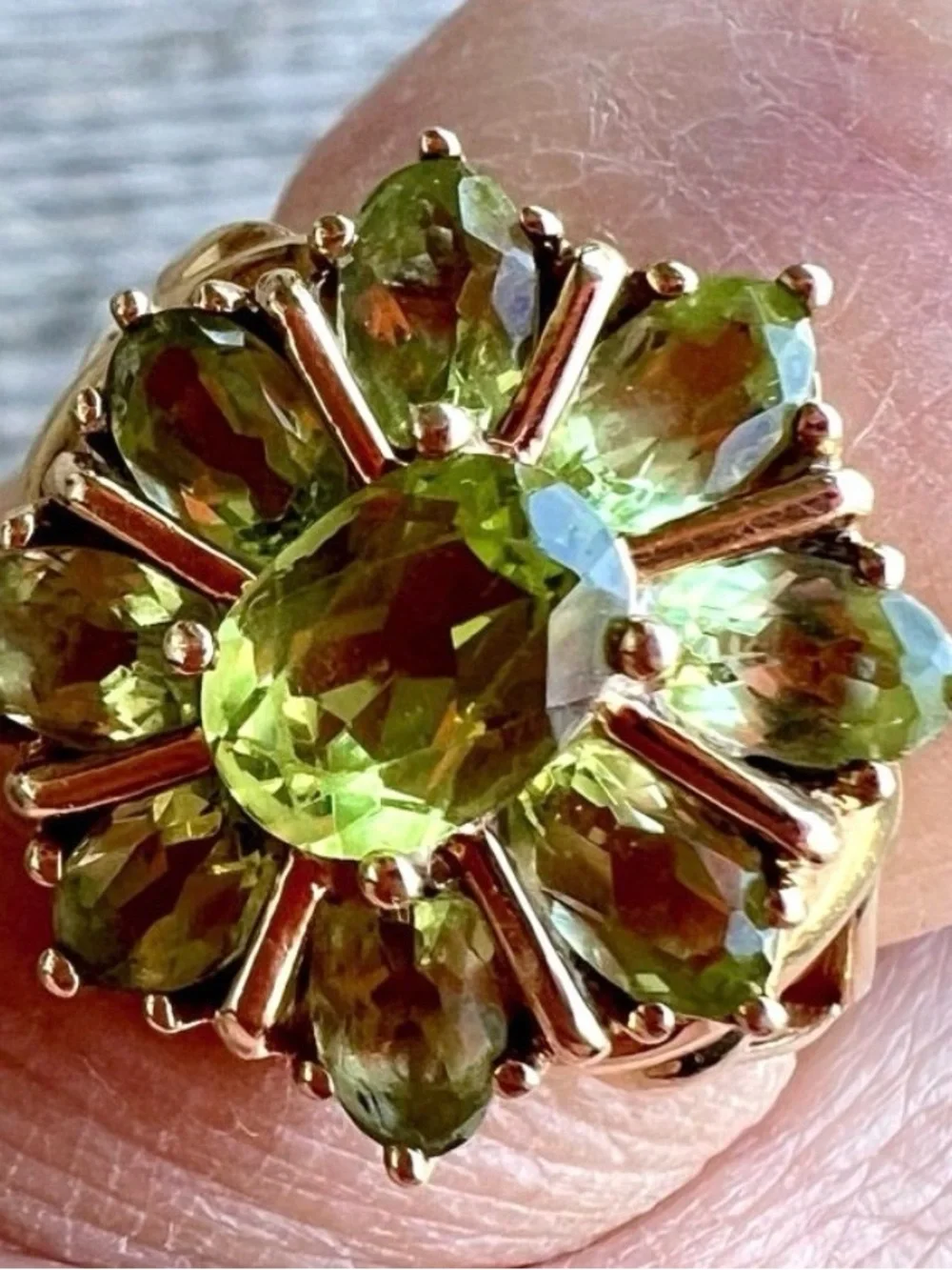 Vintage 10k gold and peridot ring size 7